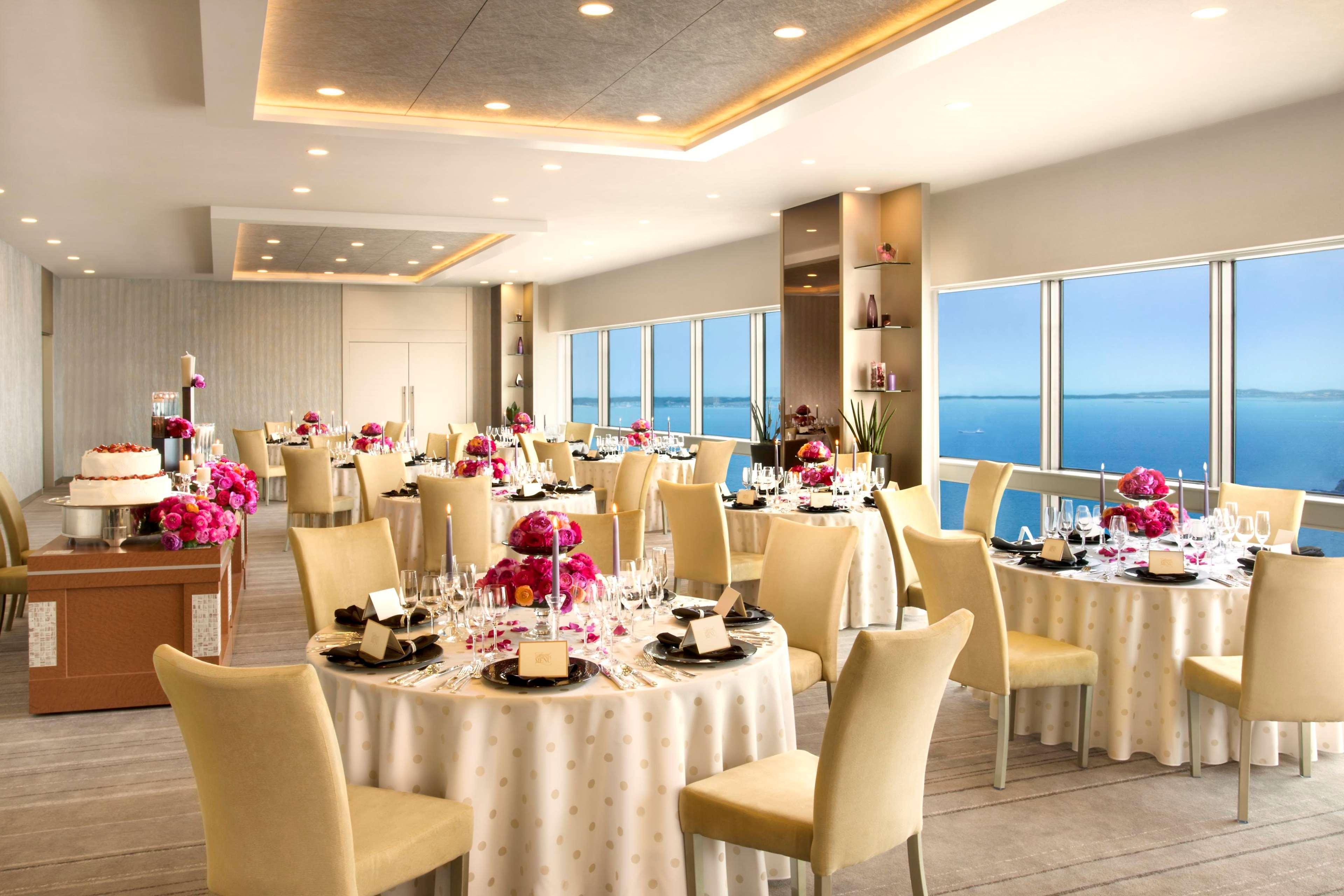Hilton Fukuoka Sea Hawk Otel Dış mekan fotoğraf