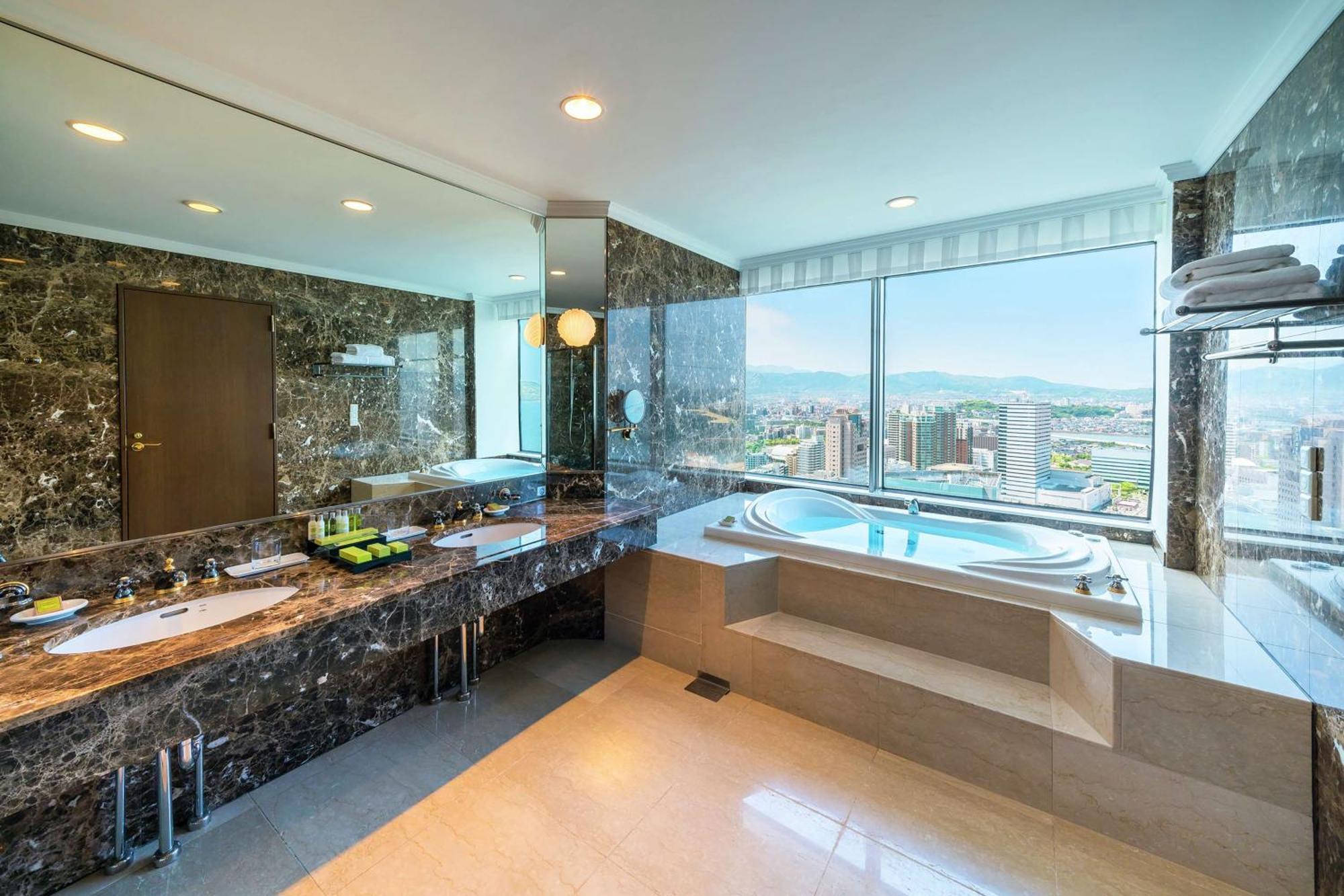 Hilton Fukuoka Sea Hawk Otel Dış mekan fotoğraf