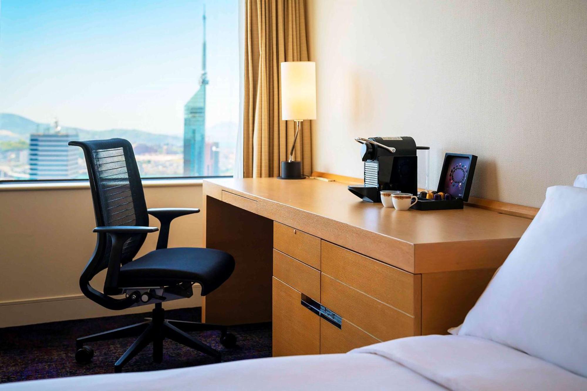 Hilton Fukuoka Sea Hawk Otel Dış mekan fotoğraf